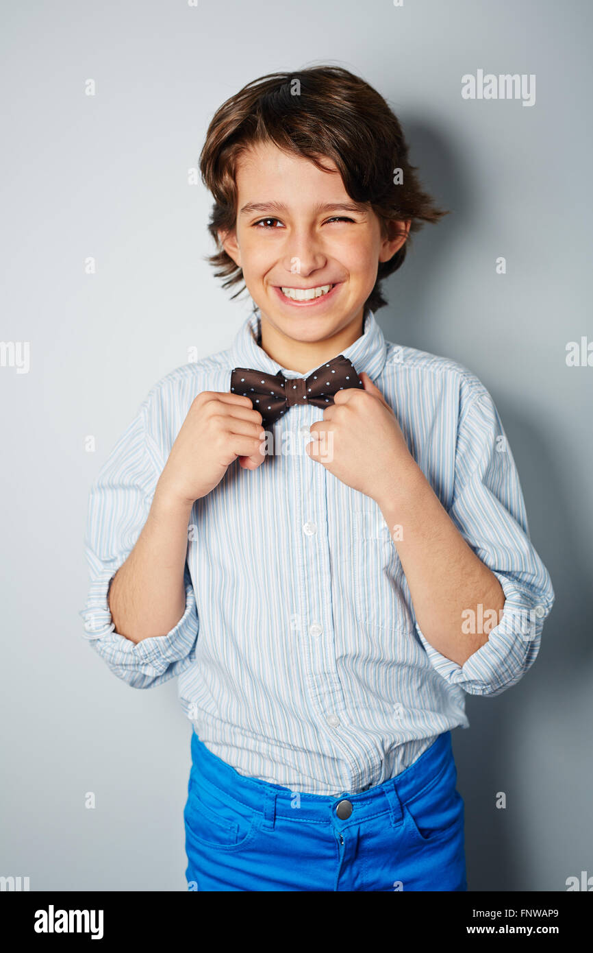 Porträt eines eleganten jungen lächelnd in die Kamera Stockfoto