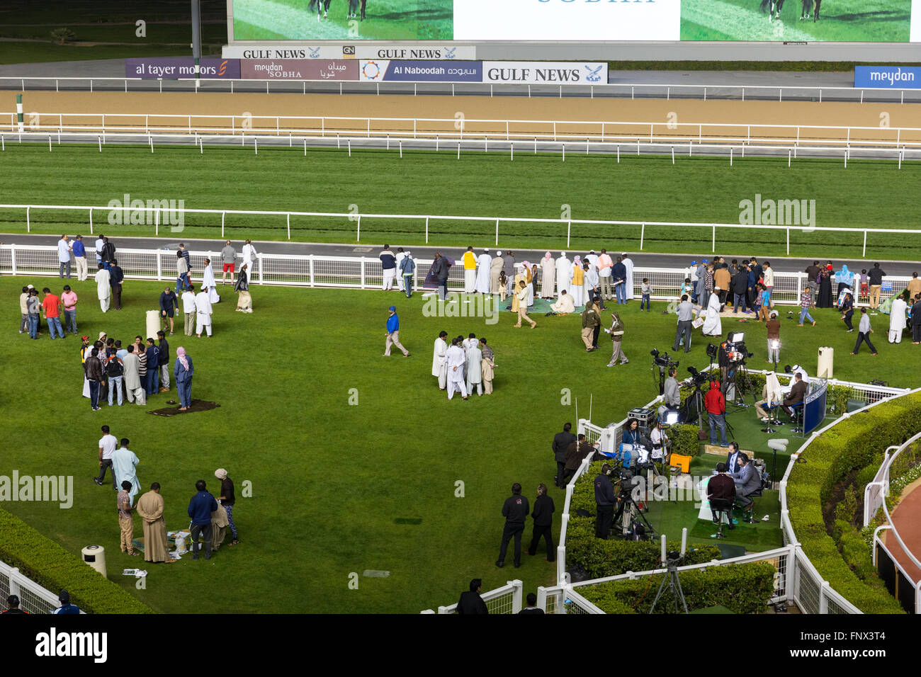 Fernsehteams am Meydan Racecourse Dubai Stockfoto