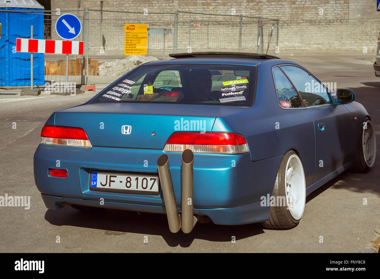 TALLINN, Estland - YUNI 12, 2015: Honda auf der Straße Pohja Puiestee in der Nähe der Altstadt von Tallinn, Estland Stockfoto