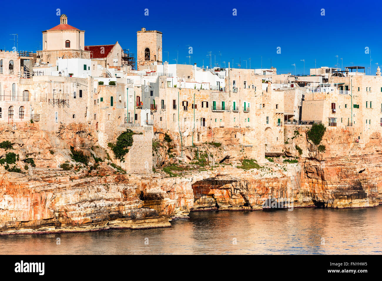 Apulien, Italien. Erstaunlich, Sonnenaufgang Landschaft von Polignano a Mare, Stadt in der Provinz Bari, Apulien, südlichen Italien. Stockfoto