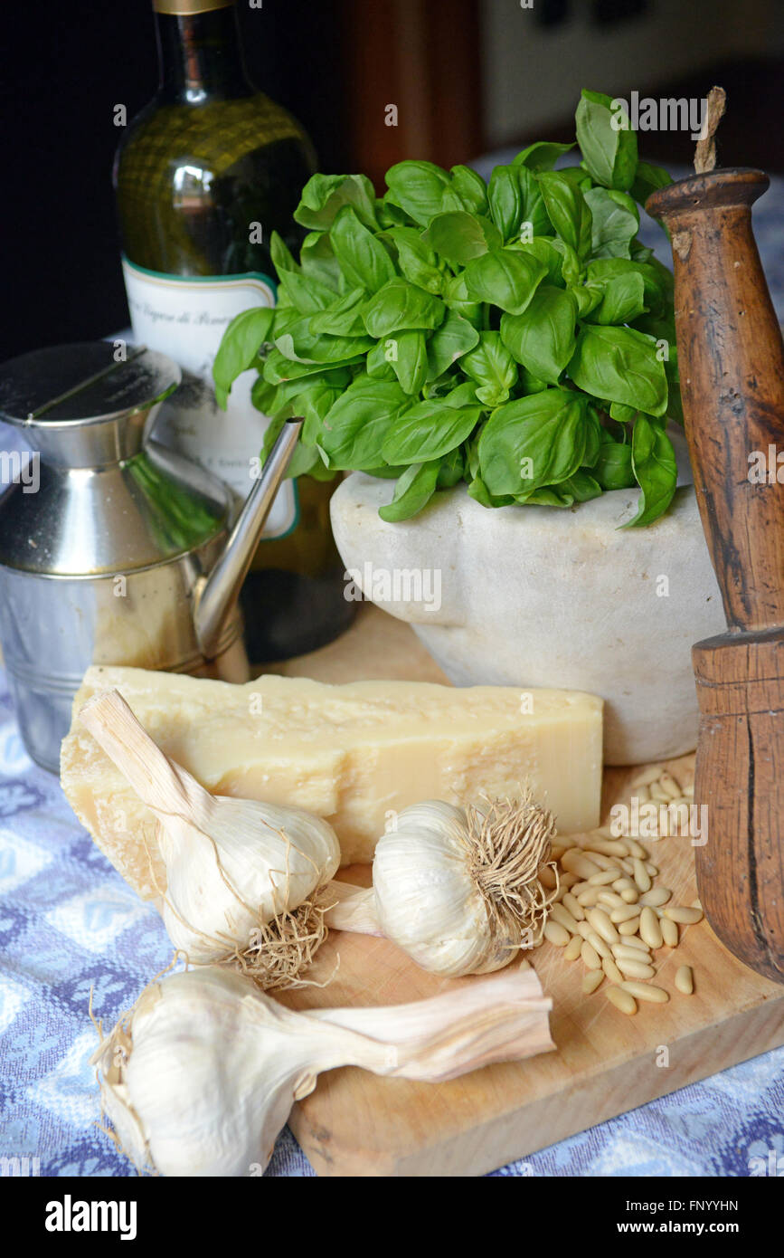 Zutaten für traditionelle ligurische Pestosauce, Ligurien, Italien Stockfoto