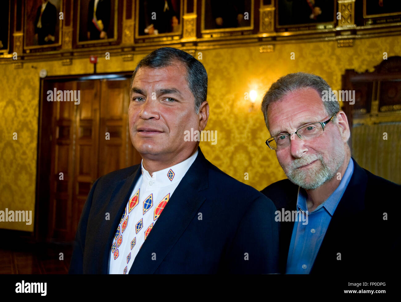 Porträt von Ecuadors Präsident Rafael Correa und Showmaster Peter Greenberg während der Dreharbeiten zu Interview für Ecuador auf den Präsidentenpalast in Quito getroffen: die königliche Tour. Stockfoto