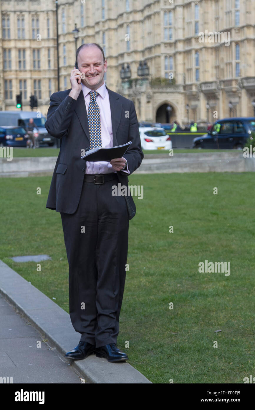 Westminster London, UK. 16. März 2016. UKIP MP Douglas Carswell gibt diese Reaktionen nach Kanzler George Osborne seine 8. Budget an das House Of Commons geliefert, die eine Überraschung Zucker Tax Credit enthalten: Amer Ghazzal/Alamy Live-Nachrichten Stockfoto
