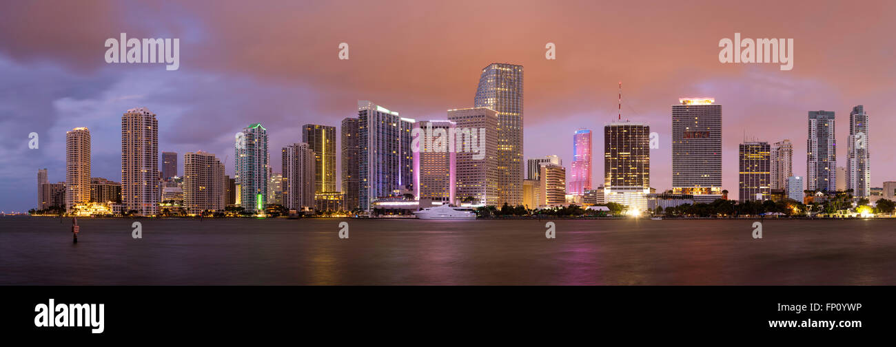 Morgendämmerung über der Skyline von Miami, Miami, Florida, USA Stockfoto