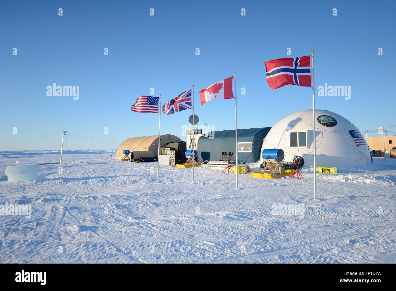 Multi-nationalen Ice Camp Sargo Build für ICEX 2016 Trainingsübung 13. März 2016 am Polarkreis. ICEX 2016 ist ein fünf-Wochen-Übung entwickelt, um Forschung, testen und bewerten die Einsatzfähigkeit in der region Stockfoto