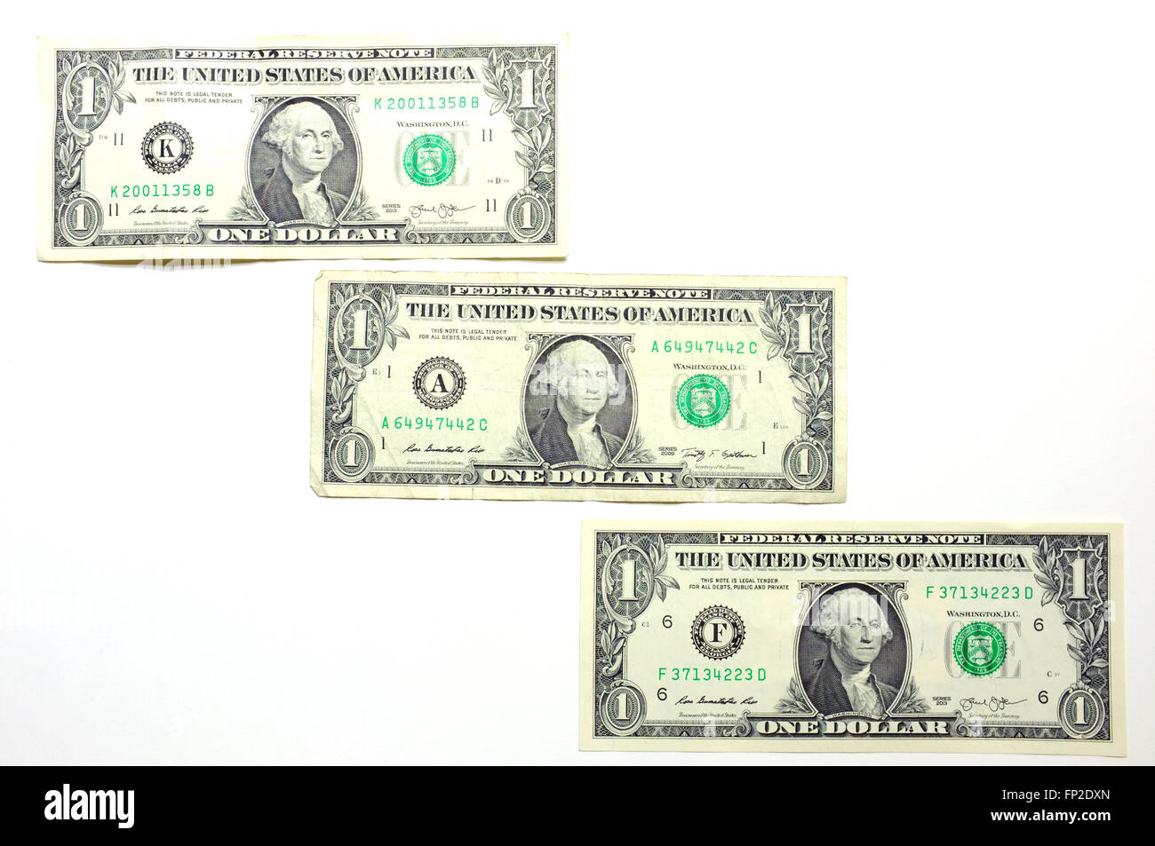 Drei amerikanische ein-Dollar-Noten vor weißem Hintergrund fotografiert Stockfoto