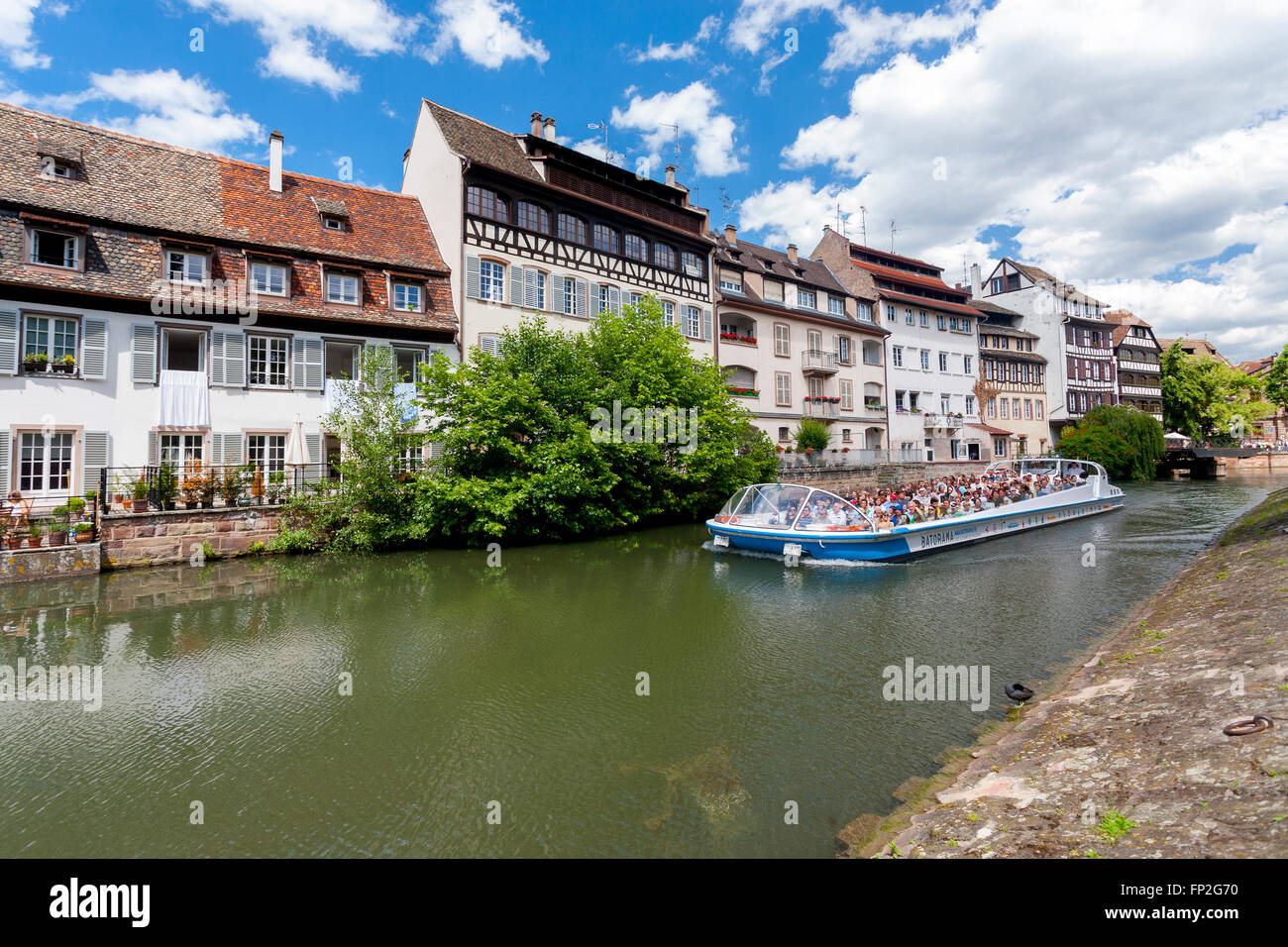 Fachwerkhäusern entlang dem Fluss Ill in der Petite France Straßburg, Elsass, Frankreich Stockfoto