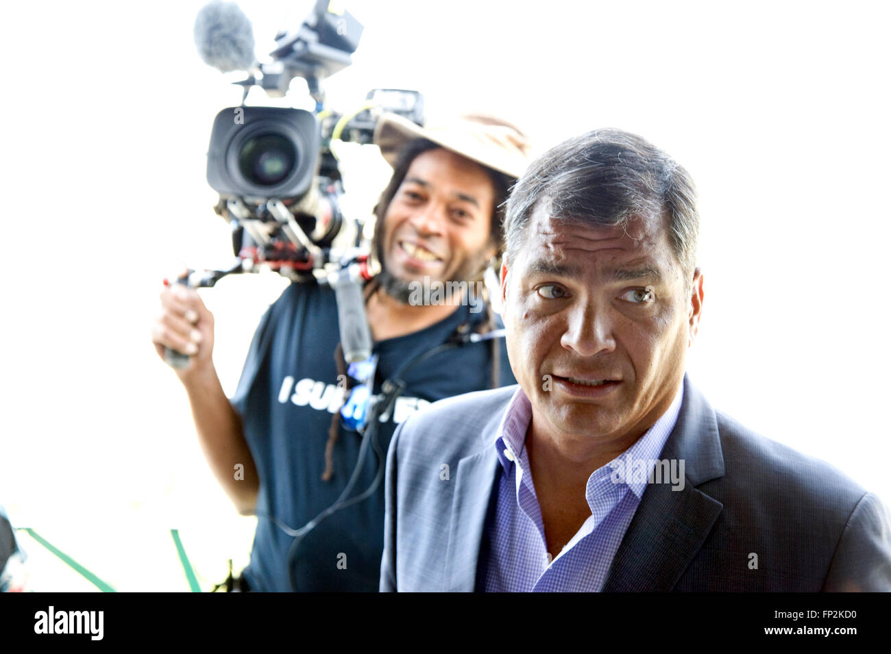Präsident Rafael Correa aus Ecuador und Kameramann in Quito während der Dreharbeiten Ecuador: The Royal Tour, Südamerika Stockfoto
