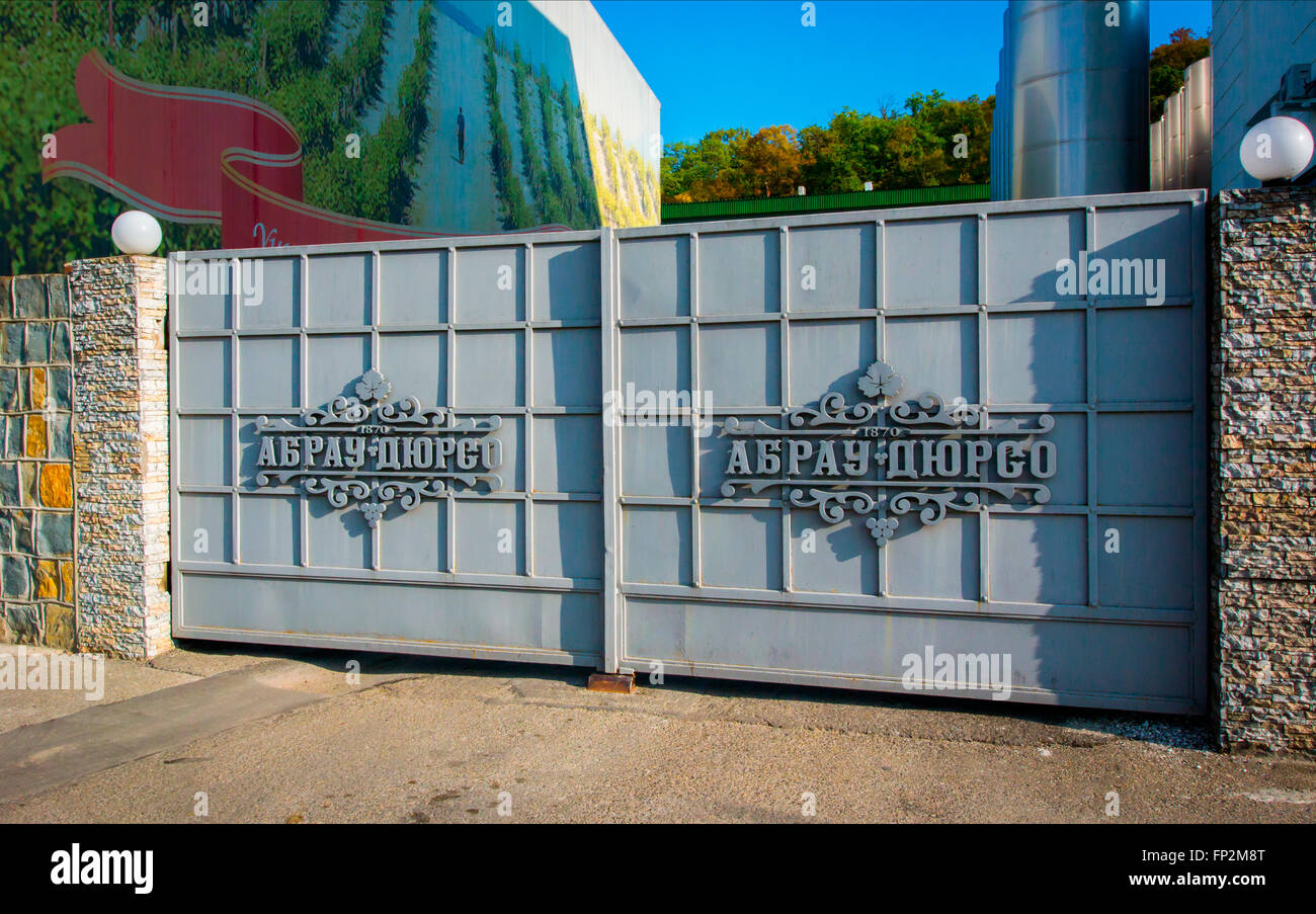 Das Tor der Fabrik von Schaumwein "Abrau-Durso" Stockfoto