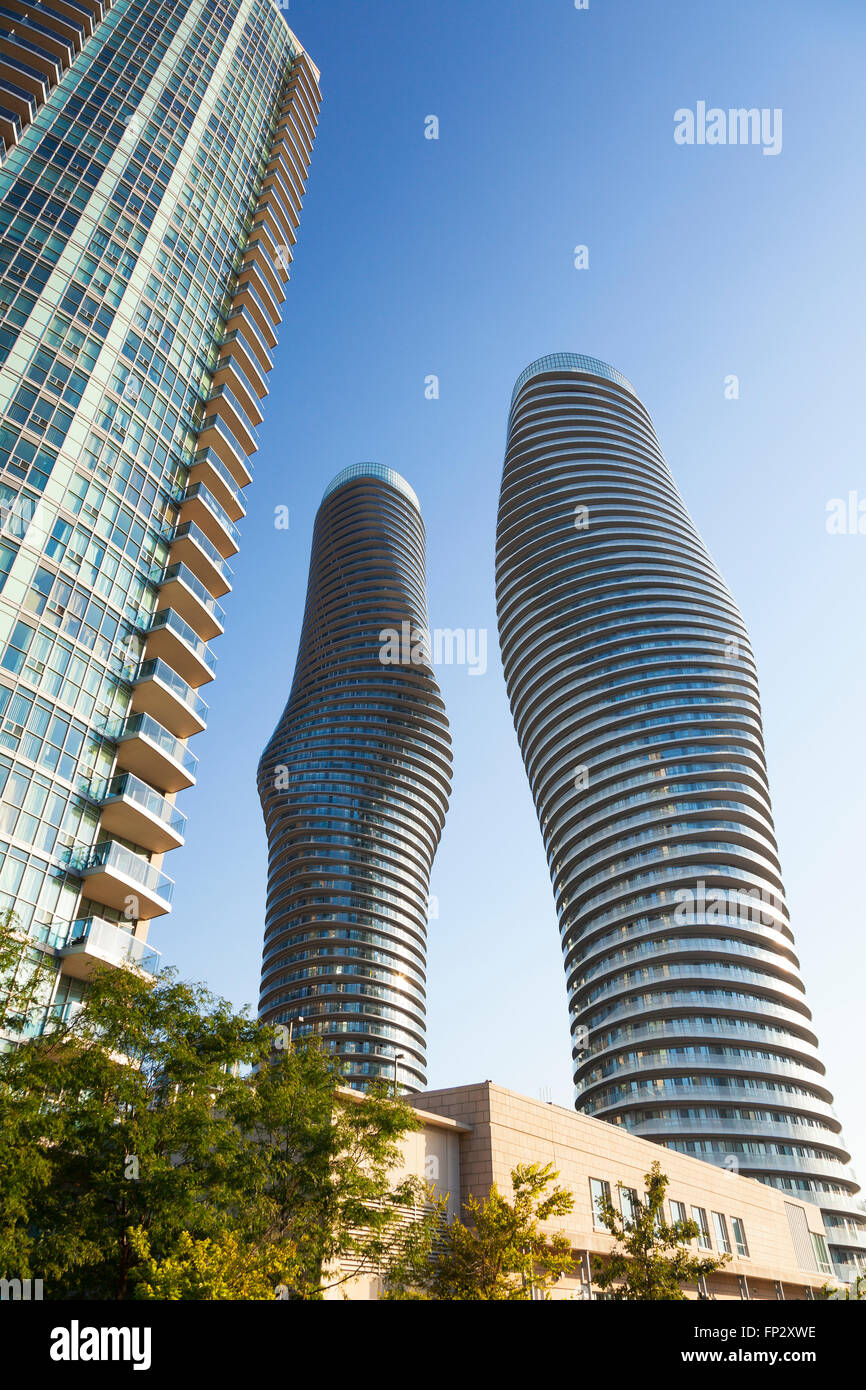 Absolute World Towers 4 & 5 (Marilyn Monroe Towers). Mississauga, Peel Region, Ontario, Kanada. Stockfoto