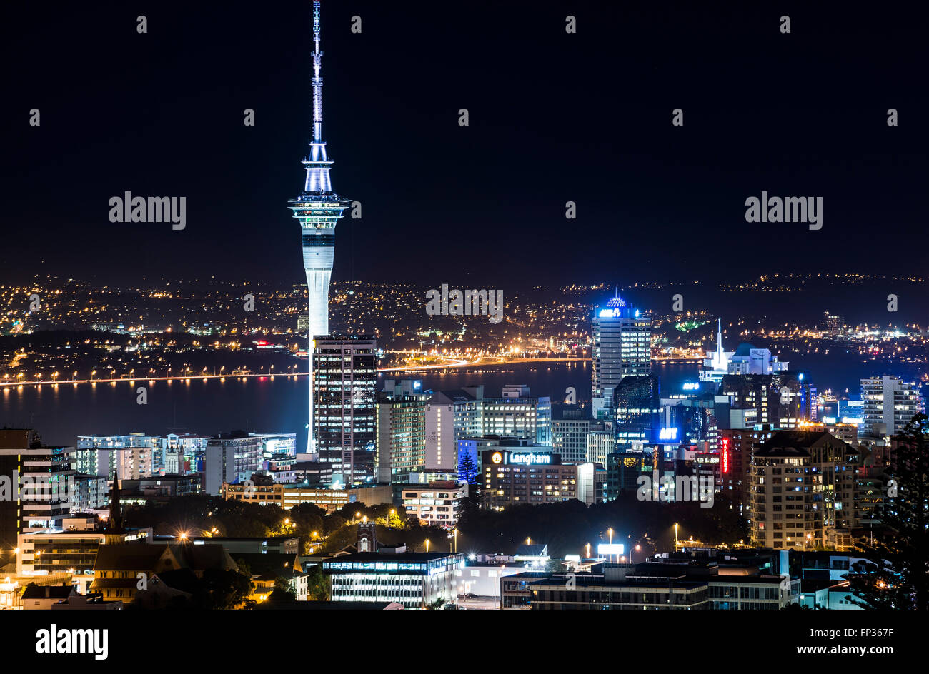 Auckland Skyline bei Nacht, zentralen Geschäftsviertel CBD, Auckland, Neuseeland Stockfoto