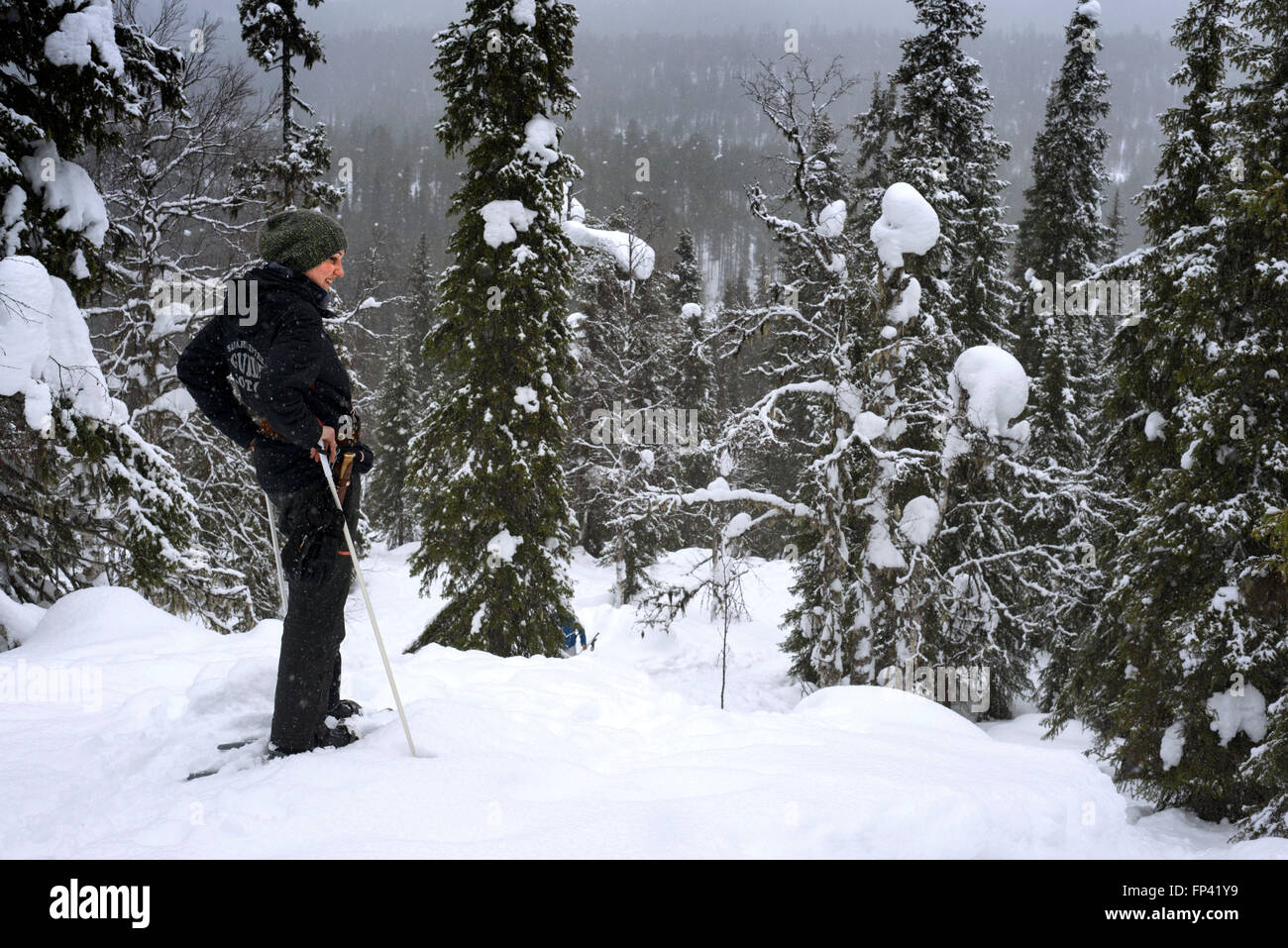 Salla, Schneeschuh-Reise nach Lappland Eiswand, Salla, Finnland. Sie können die Winter-Natur erleben, sogar zu Fuss, mit Schneeschuhen Stockfoto