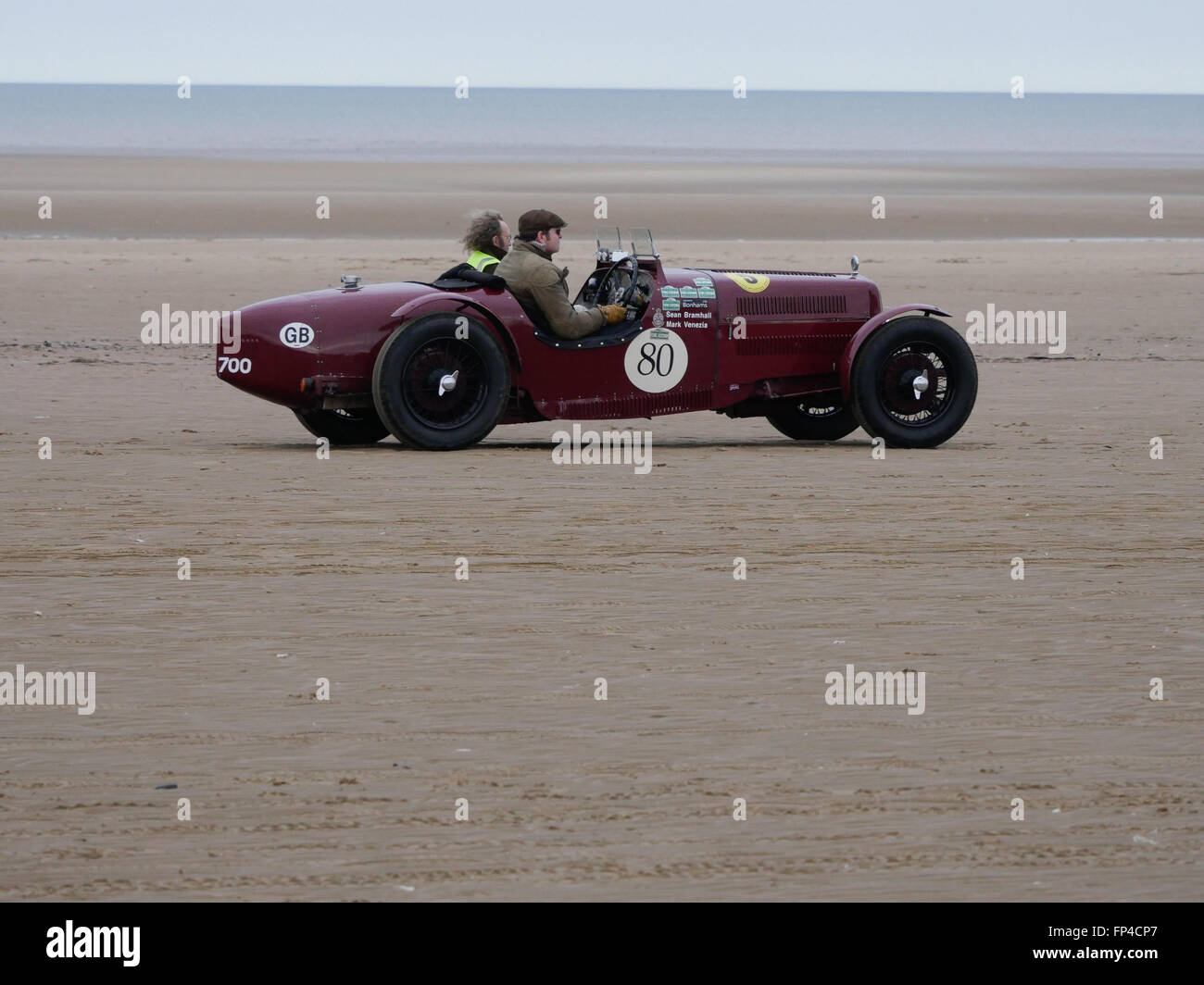 Southport Festival of Speed 16. März 2016. Sir Henry Segrave 90 Jahre alten Rekord am Ainsdale Strand gefeiert. Merseyside.Sir Henry Segrave Sunbeam Tiger zurück an Ainsdale Strand, wo es die Rekordbücher zurück im März 1926 trat, schlagen eine Höchstgeschwindigkeit von 152,33 km/h. Der Supersportwagen traten andere Fahrzeuge angetrieben durch Mitglieder des Oldtimer Club Sunbeam-Talbot-Darracq-registrieren. Alle wurden vor 1935 gebaut. Stockfoto