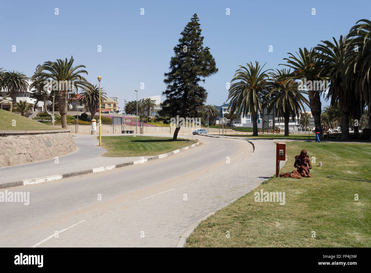 SWAKOPMUND, NAMIBIA - 8. Oktober 2014: Straße im namibischen Stadt Swakopmund. Stadt wurde im Jahre 1892 von Kapitän Curt von Francois gegründet. Stockfoto