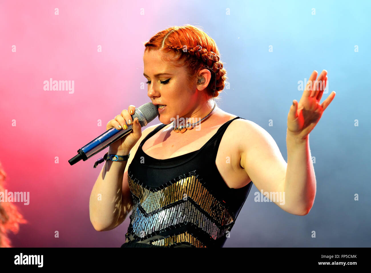 BENICASSIM, Spanien - Juli 19: Katy B (rothaarige Sänger und Songwriter) Konzert in FIB Festival. Stockfoto