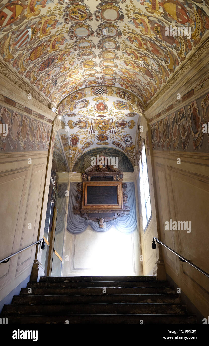 Externen Atrium des Archiginnasio in Bologna, Italien am 4. Juni 2015 Stockfoto