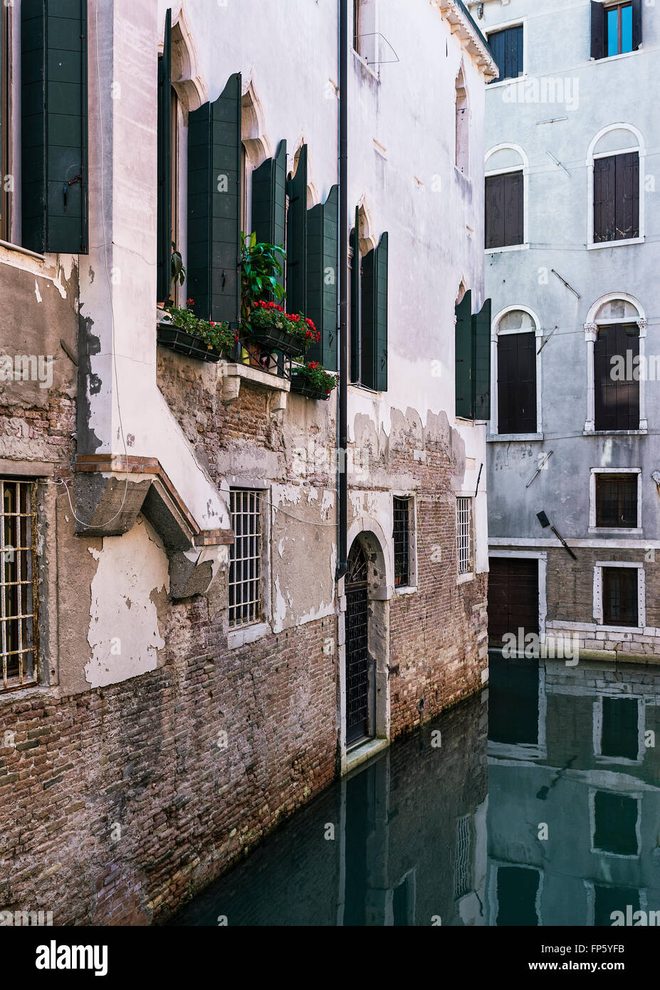 Ruhigen Kanal und rustikale Appartements, Venedig, Italien Stockfoto
