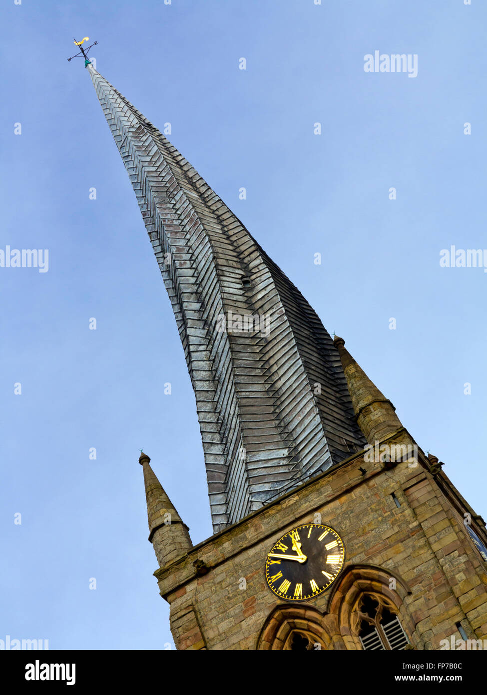 Der schiefe Turm auf die Kirche St. Mary und Allerheiligen in Chesterfield North East Derbyshire England UK Stockfoto