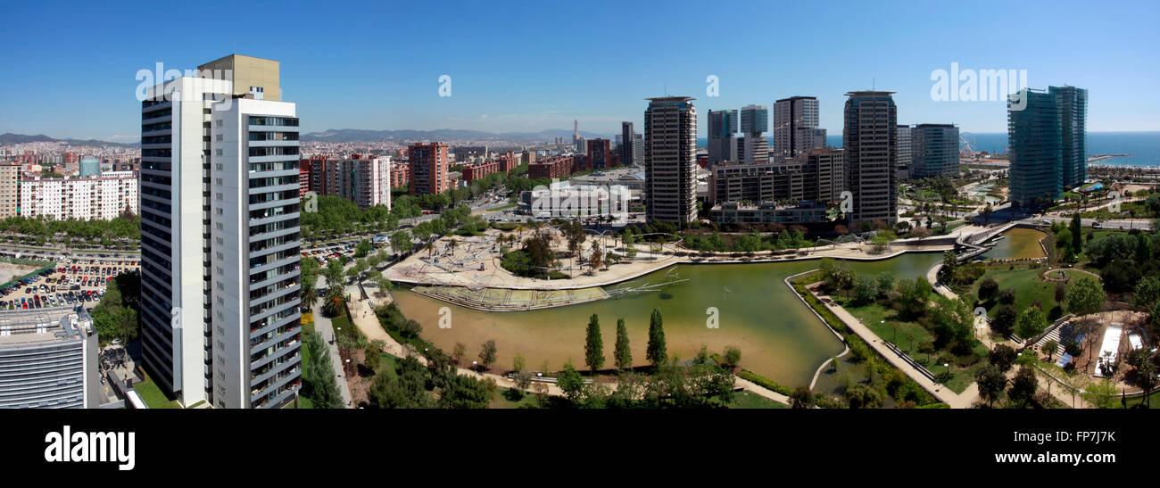 Parc de Diagonal Mar Poble Nou Viertel in Barcelona. Park, entworfen von den Architekten Enric Miralles und Benedetta Tagliabue. Stockfoto