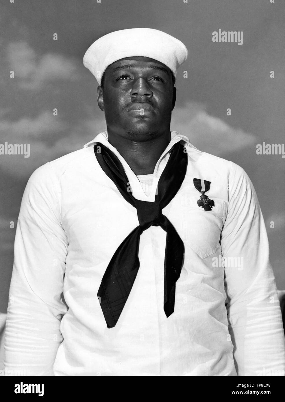 Doris "Dorie" Miller, eine Messmen dritte Klasse in der United States Navy, bekannt für seine Tapferkeit während des Angriffs auf Pearl Harbor am 7. Dezember 1941. Das Navy Cross erhielt er für seine Taten, der erste schwarze Amerikaner, die Auszeichnung in Empfang. Offizielle US-Marine Foto. Stockfoto