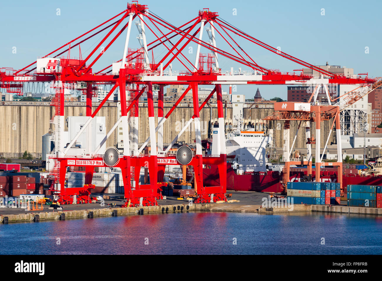 Fracht- und Frachter in der Nähe von Halifax, Nova Scotia Stockfoto