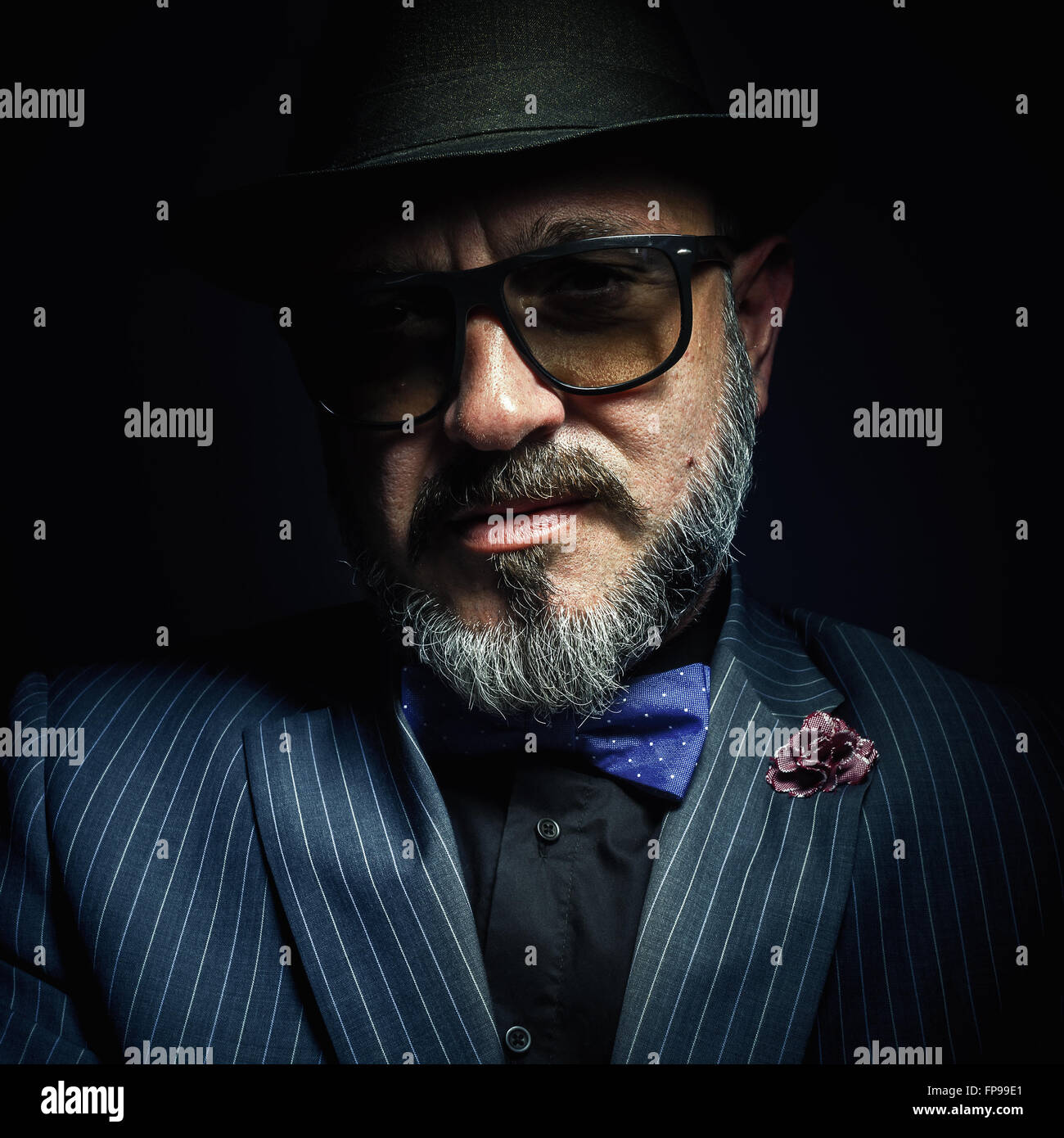 Porträt von einem senior, Details der Tücher Design. Vintage-Stil. Stockfoto