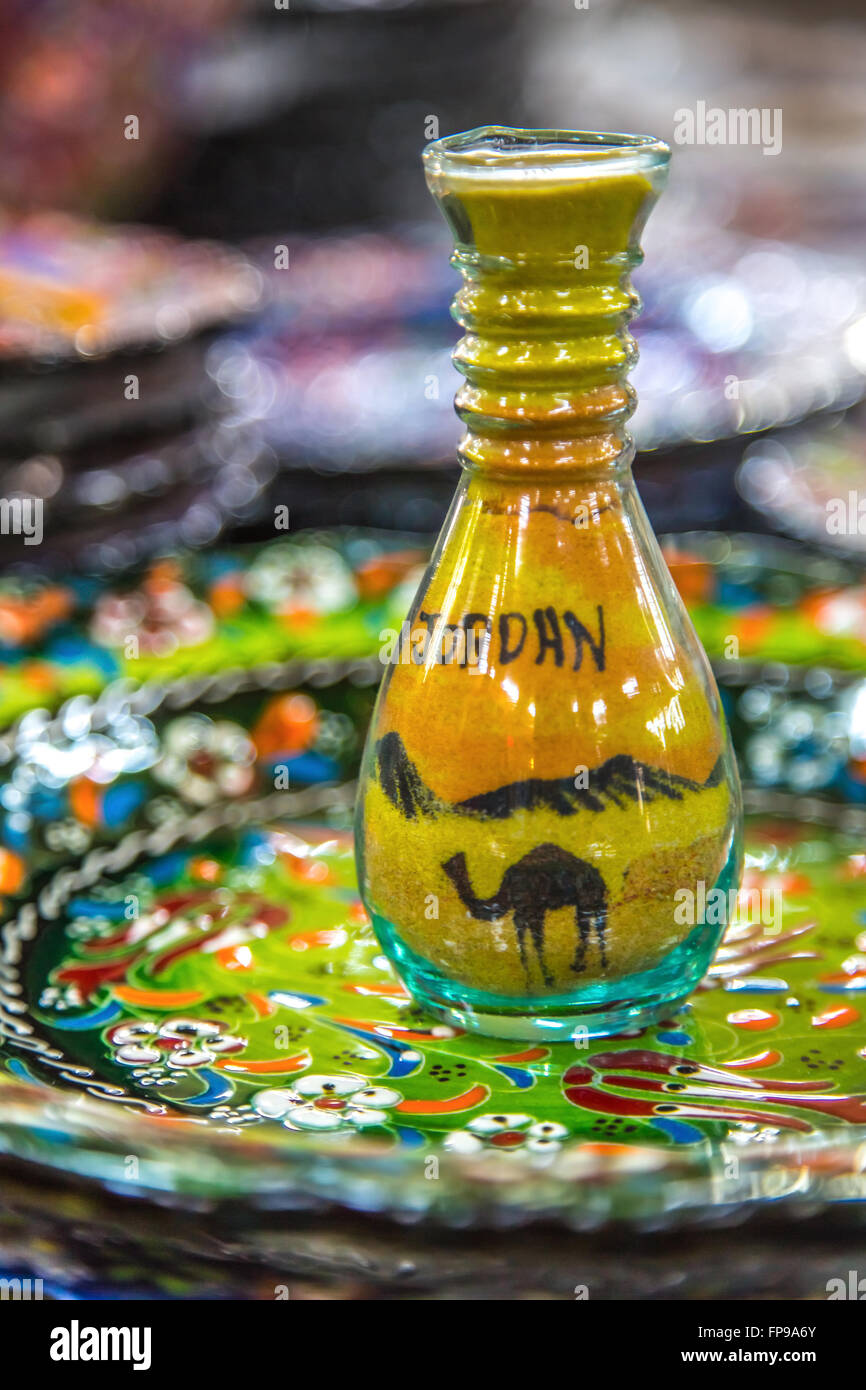 Flasche mit Sand Bild gemalt Stockfoto