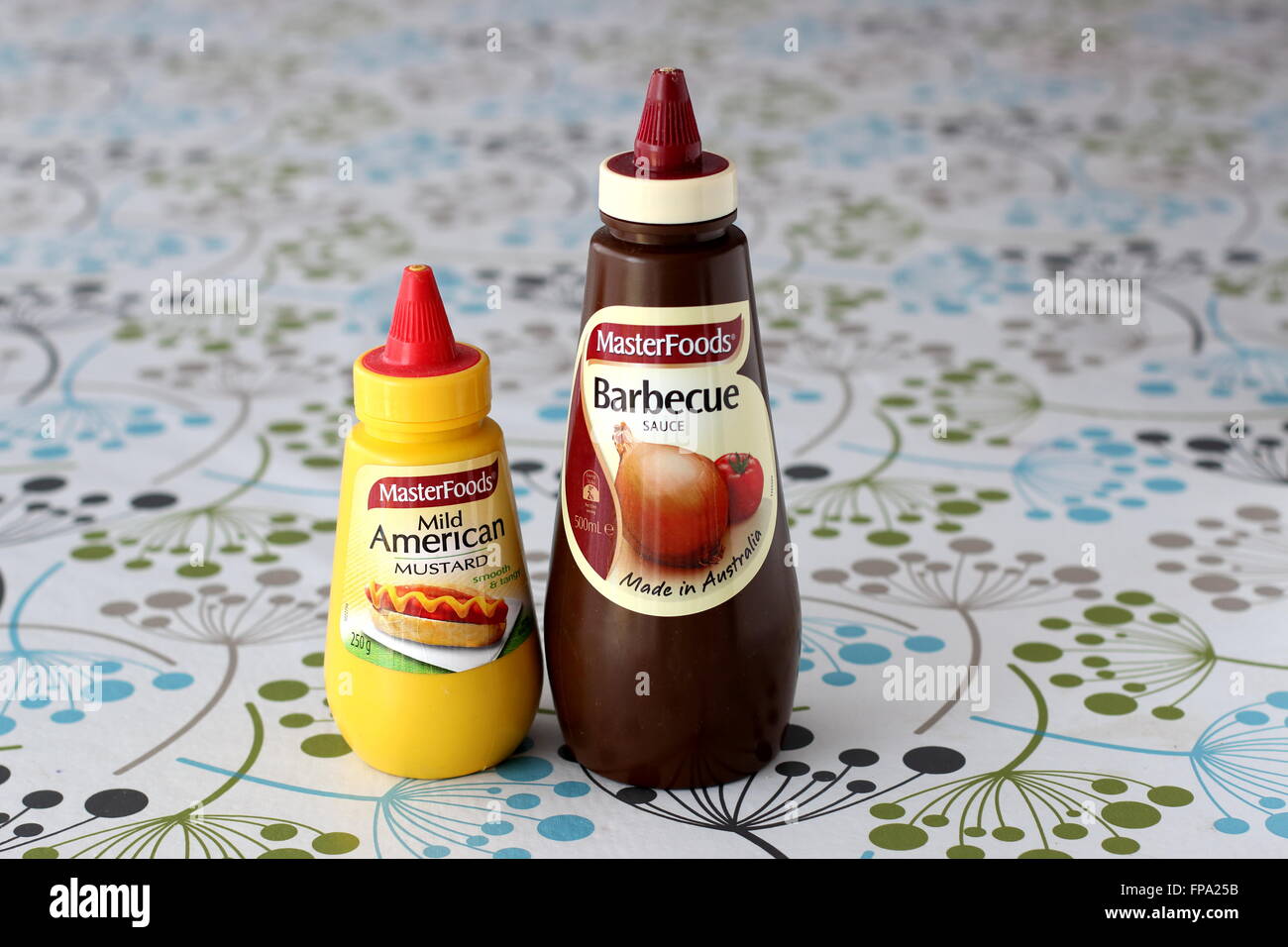 Masterfood milde amerikanischer Senf und Barbecue-sauce Stockfoto