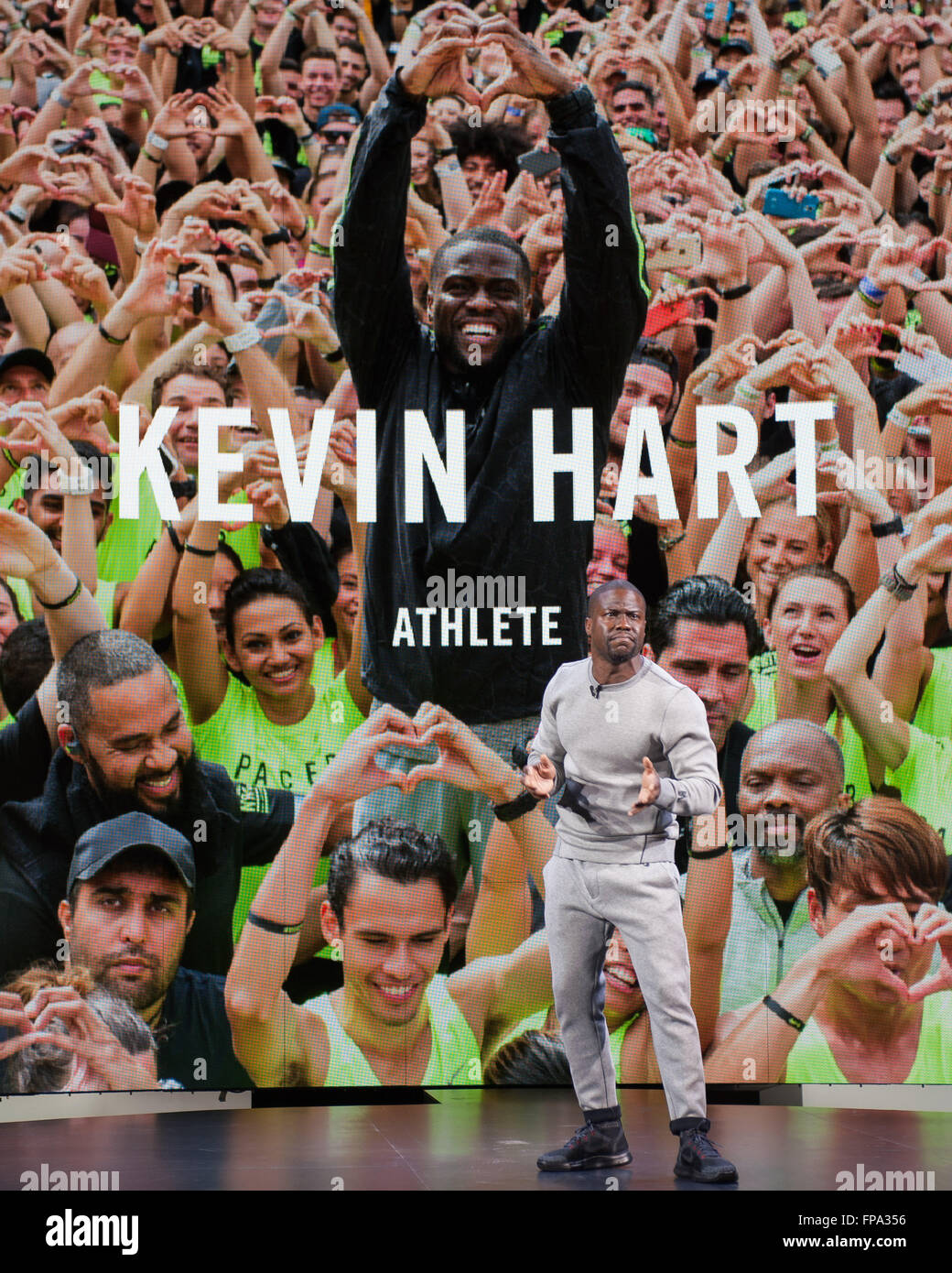 New York City, New York. 16. März 2016. Schauspieler und Komiker Kevin Hart erscheint auf der Bühne die Nike Innovation für alle Enthüllung am Dachfenster an Moynihan Station am 16. März 2016 in New York City. © Lawrence Lucier/Alamy Live-Nachrichten Stockfoto
