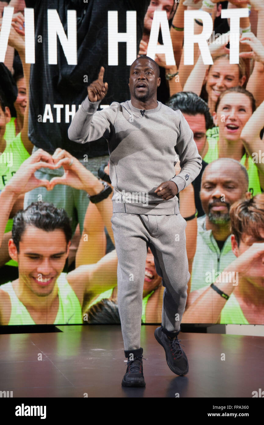 New York City, New York. 16. März 2016. Schauspieler und Komiker Kevin Hart erscheint auf der Bühne die Nike Innovation für alle Enthüllung am Dachfenster an Moynihan Station am 16. März 2016 in New York City. © Lawrence Lucier/Alamy Live-Nachrichten Stockfoto