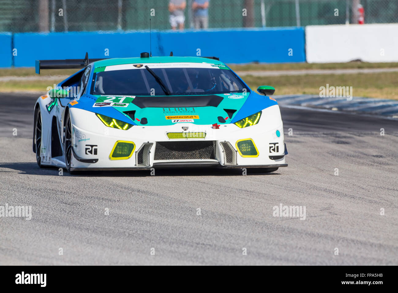 Sebring, FL, USA. 17. März 2016. Konrad Motorsport Lamborghini Huracan GT3-Rennen durch die Kurven bei den Mobil 1 12 Stunden von Sebring auf dem Sebring International Raceway in Sebring, FL. Credit: Csm/Alamy Live-Nachrichten Stockfoto