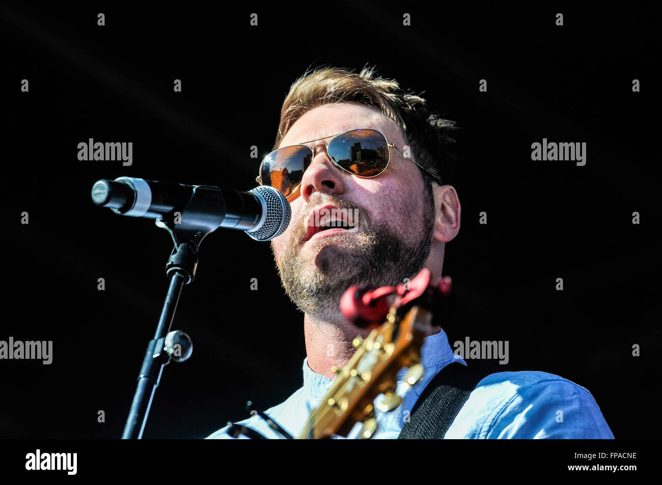 Belfast, Nordirland. 17. März 2016 - ehemaligen Westlife Mitglied Brian McFadden singt bei der St. Patricks Day Konzert in Belfast Credit: Stephen Barnes/Alamy Live News Stockfoto