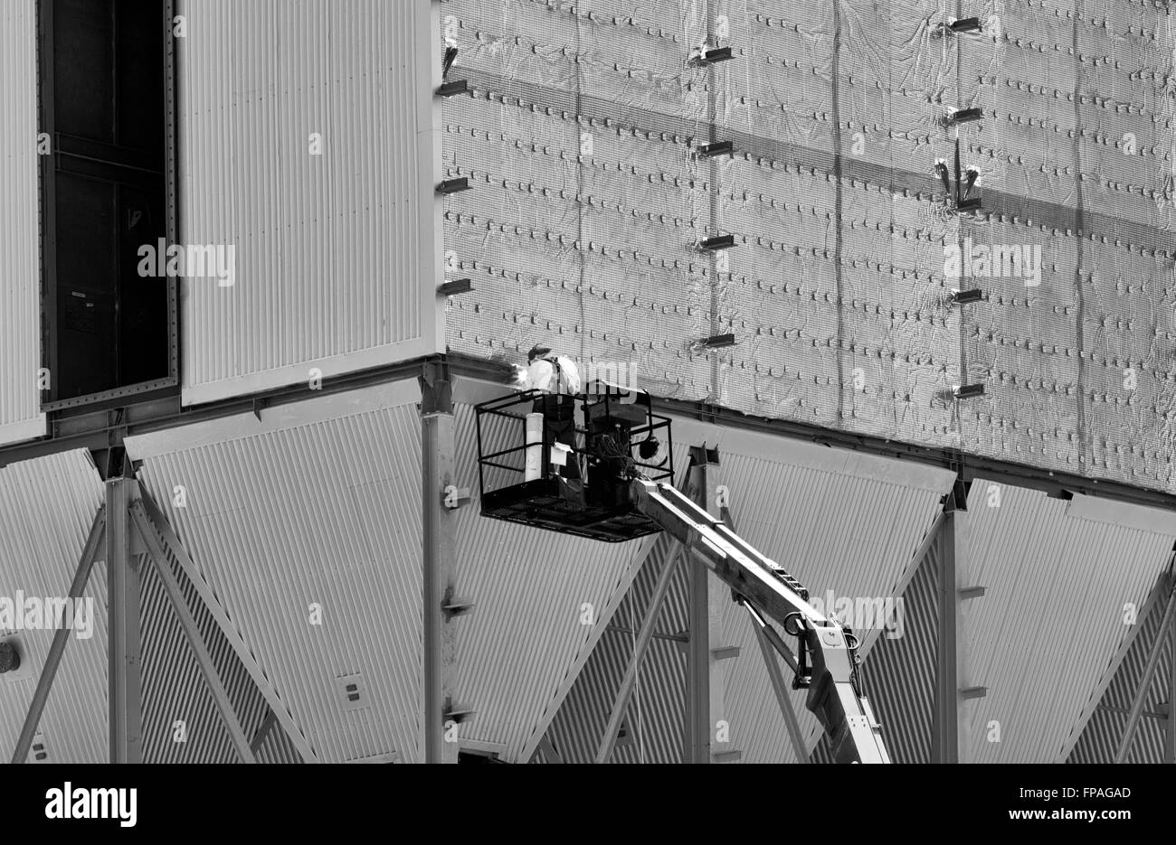Schweißer bei der Arbeit am Silo in Brisbane dockt Australien Stockfoto