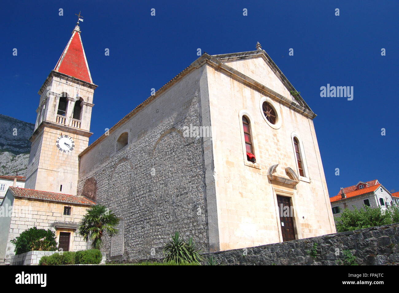 St. Marks-Kirche auf dem Kacicev Platz in Makarska, Kroatien Stockfoto