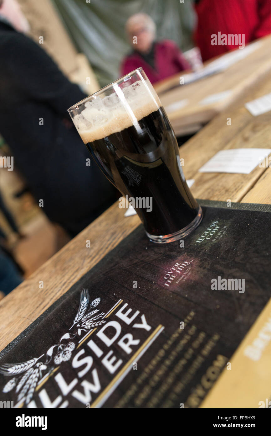 Ein Bierzubereitungskurs in Hillside Brewery, Gloucestershire, Craft Ale Brewery, UK. Stockfoto