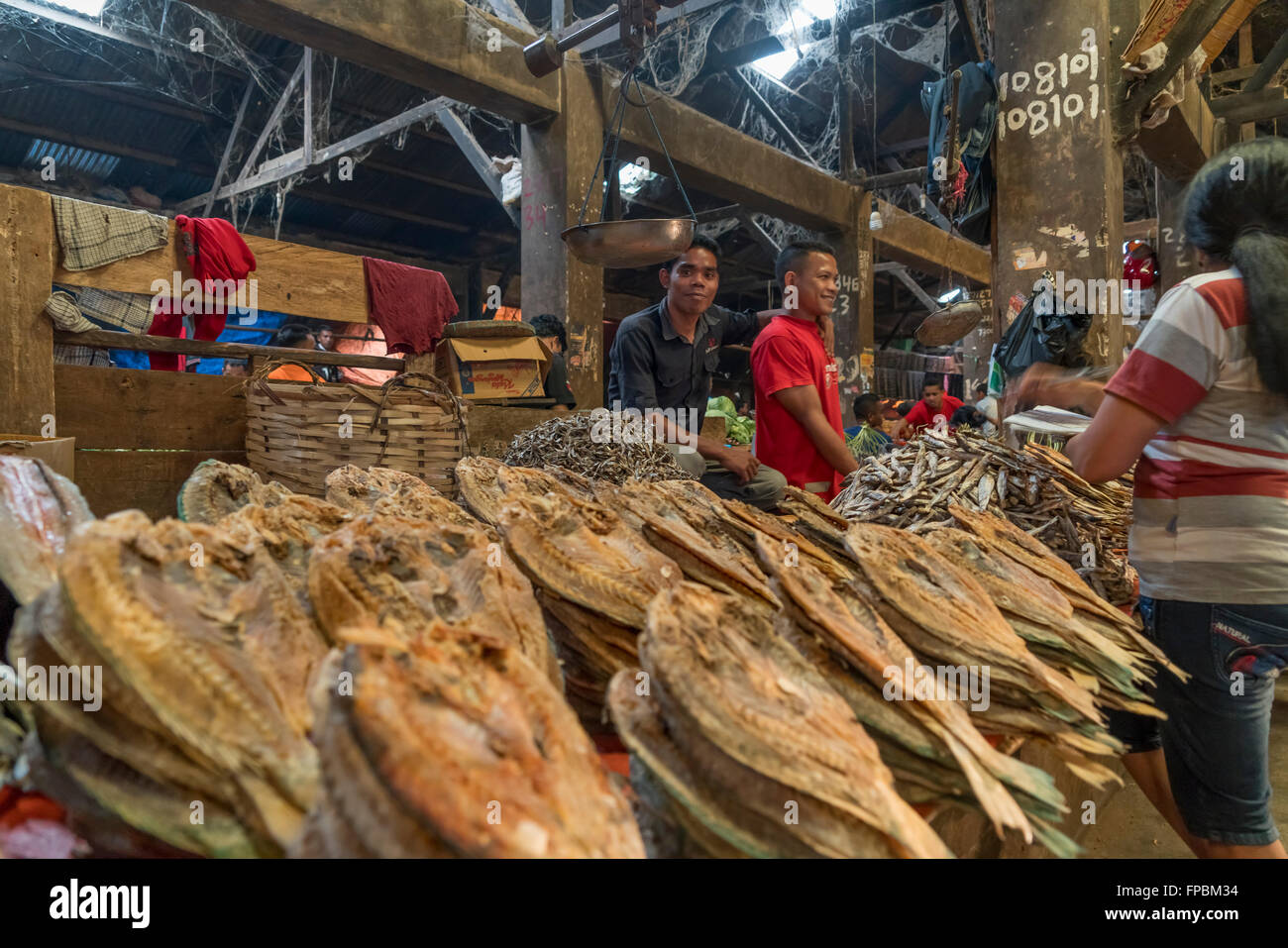Trocknen der Fische auf dem Markt in Ruteng, Flores, Indonesien, Asien Stockfoto