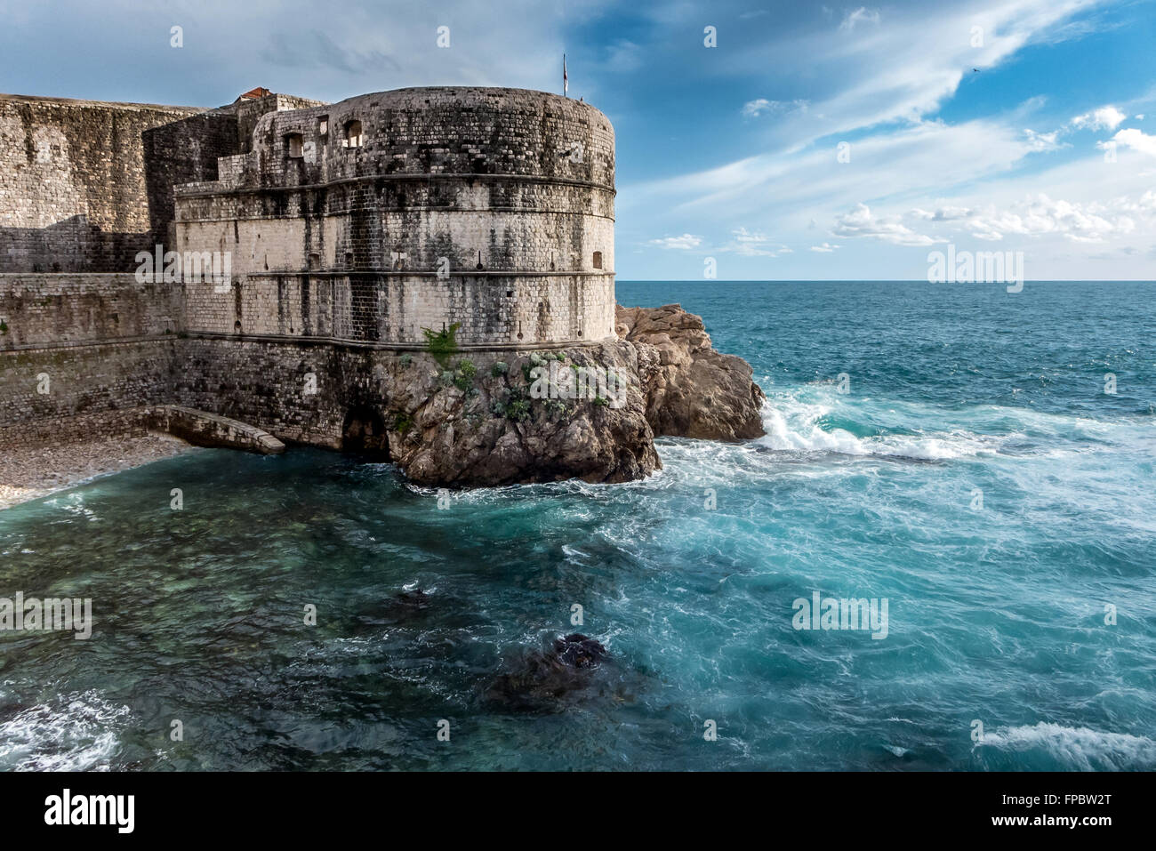 Die uneinnehmbaren Mauern der Altstadt von Dubrovnik, Kroatien. Stockfoto