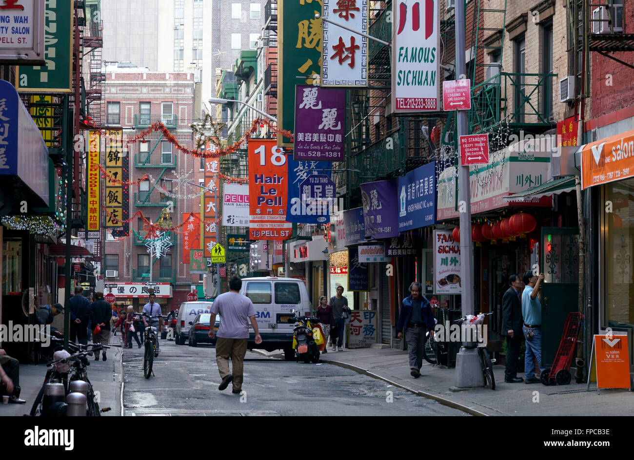 Die Ansicht der Mott Street, die Hauptstraße von Manhattan Chinatown von Canal Street. New York City, USA Stockfoto