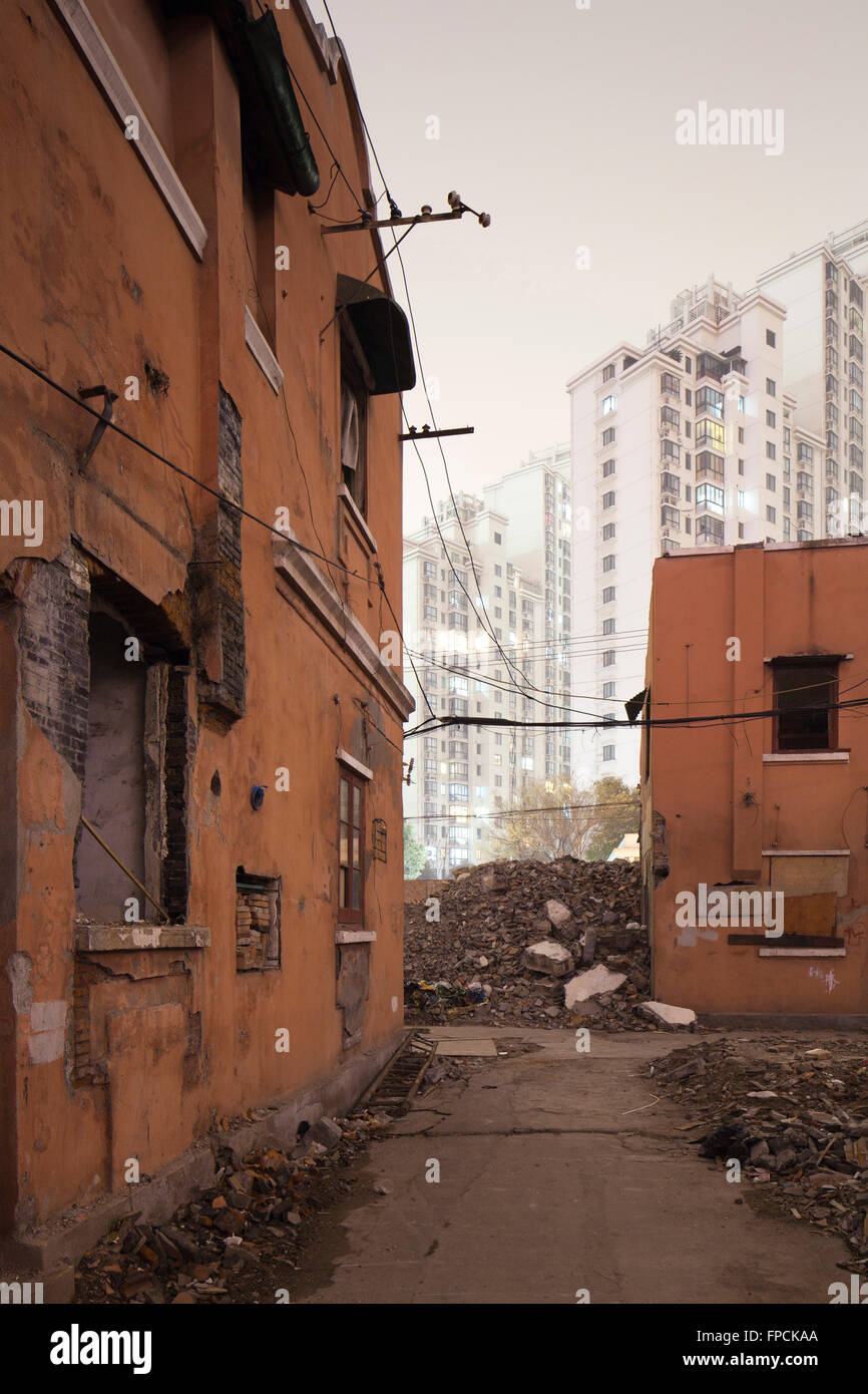 Ein Blick auf Wohnungen in armen Gebieten der Stadt. Stockfoto