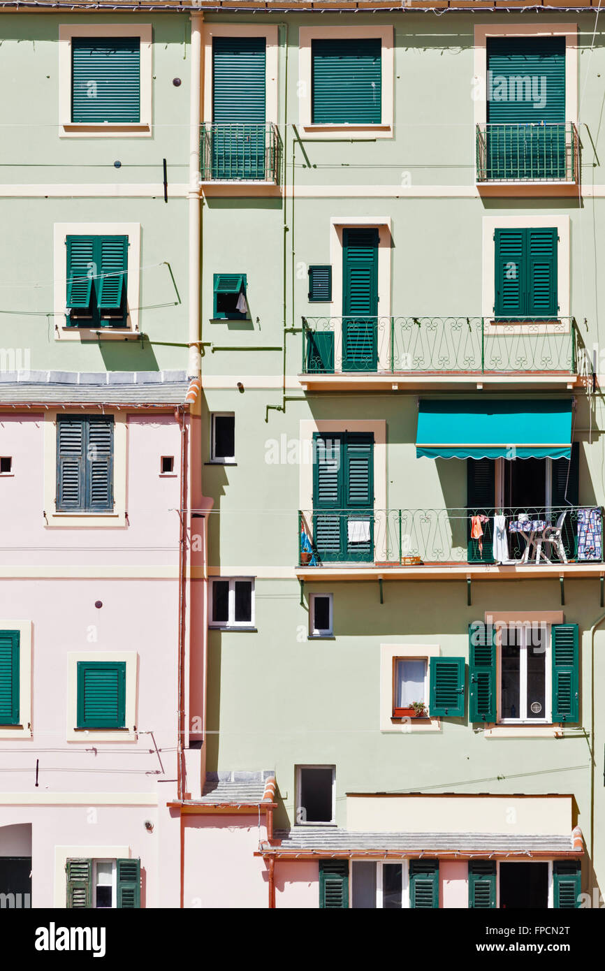 Außenansicht der Wohnungsbau in Camogli. Stockfoto