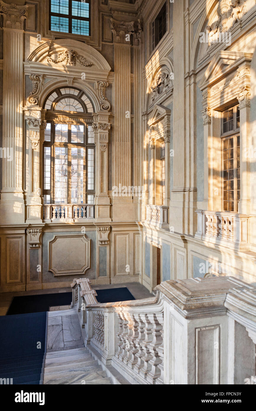 Eine Innenansicht von der großen Treppe im Palazzo Madama, entworfen von Filippo Juvarra. Stockfoto