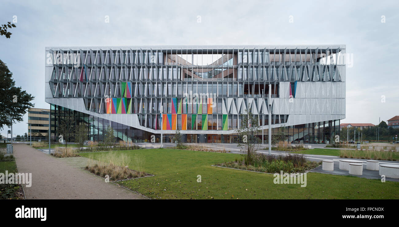 Eine Außenansicht des Neubaus Kolding Campus. Von Henning Larsen Architects entworfen. Stockfoto