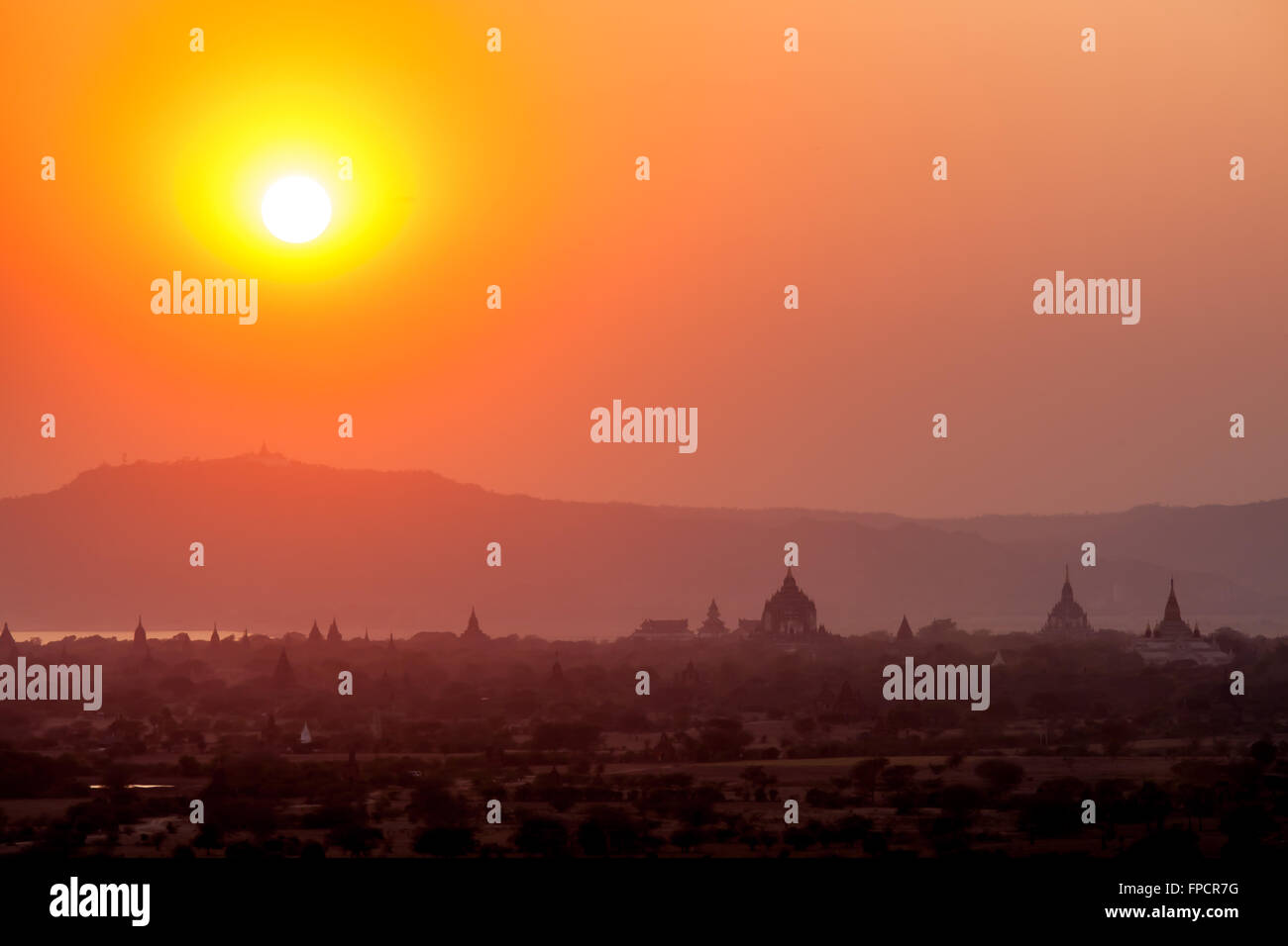 Den atemberaubenden Sonnenuntergang in Bagan. Stockfoto