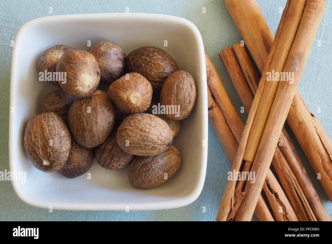 Muskatnuss und Zimt Stockfoto