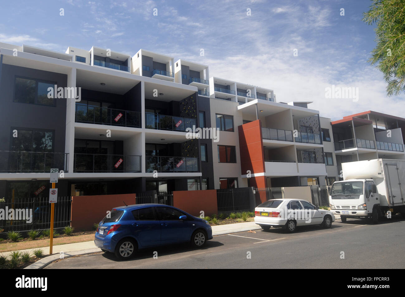 Neues Appartementhaus mit "verkauft" schließt alle Fenster, Mayland, Perth, Western Australia. Keine PR Stockfoto