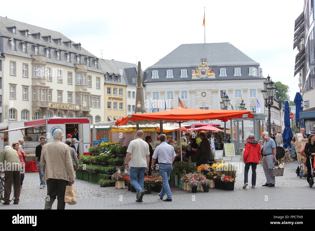 Bonn, Deutschland, Marktplatz mit dem alten Rathaus Stockfoto
