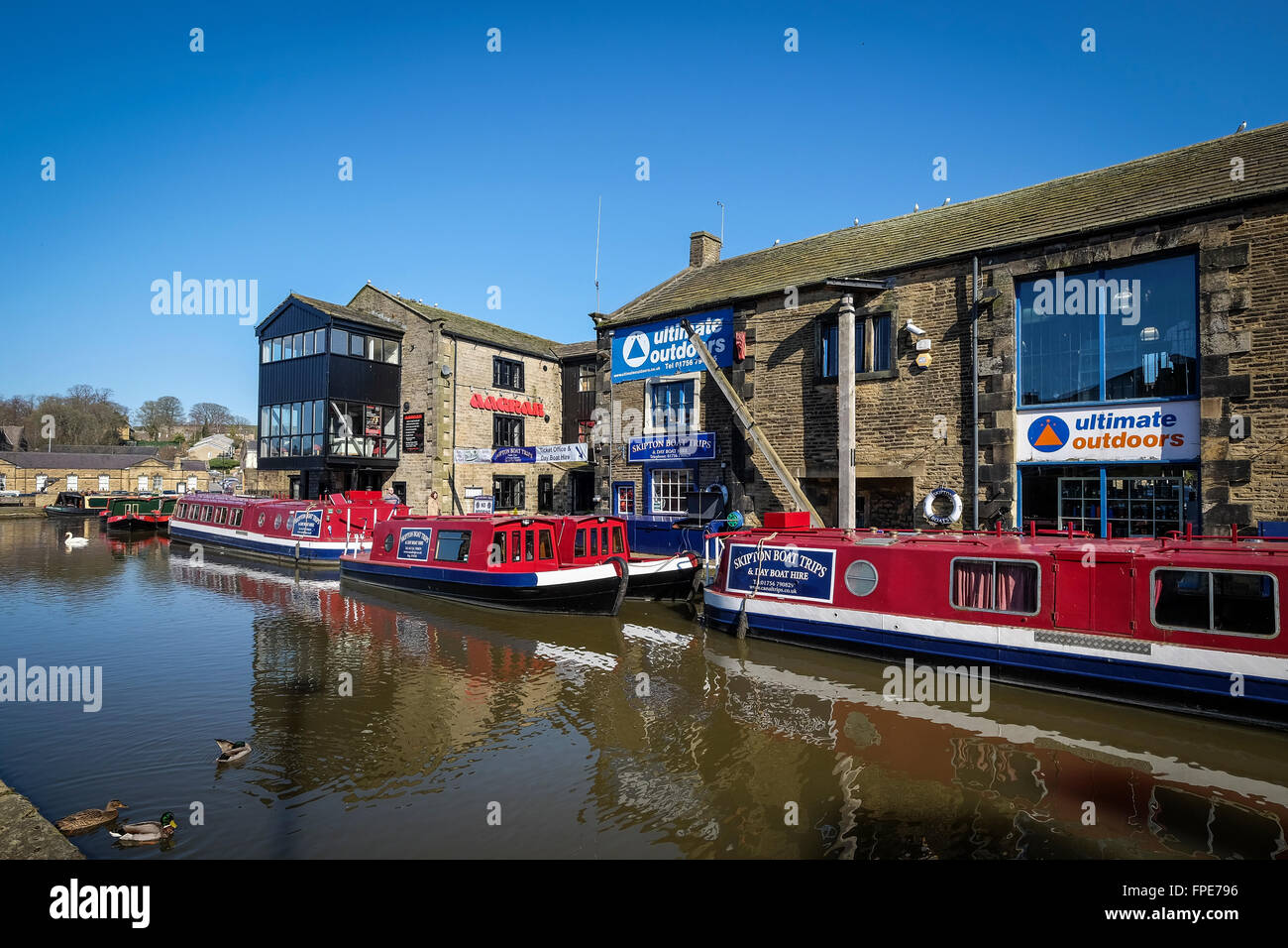 Hausboote auf dem Wasser bei Skipton in West Yorkshire Stockfoto