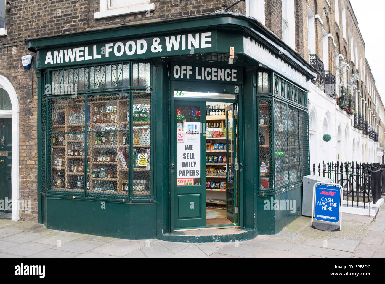 Amwell Food & alten Stil Weinshop Wein &amp; Schnaps Stockfoto