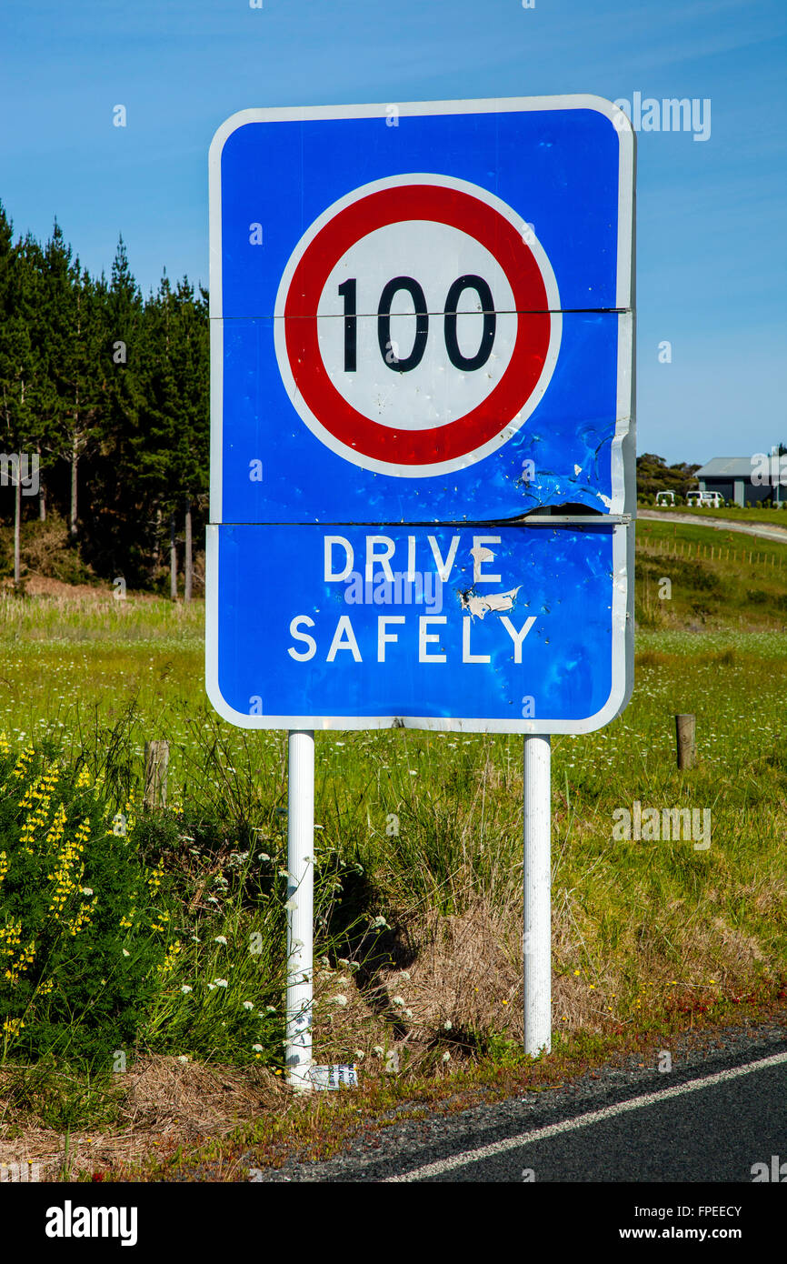Am Straßenrand Zeichen, Waipu Cove, Waipu, Northland, Neuseeland Stockfoto