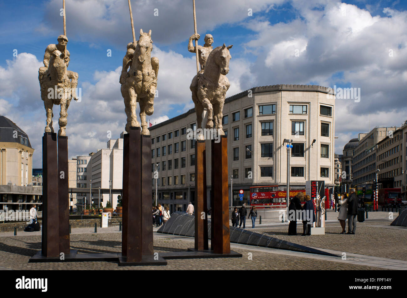 Statuengruppe "Van 3 Naar 3' erstellt von Javier Marín an die Albertinaplein Mont des Arts, Royal Quarter, Brüssel, Belgien. In th Stockfoto